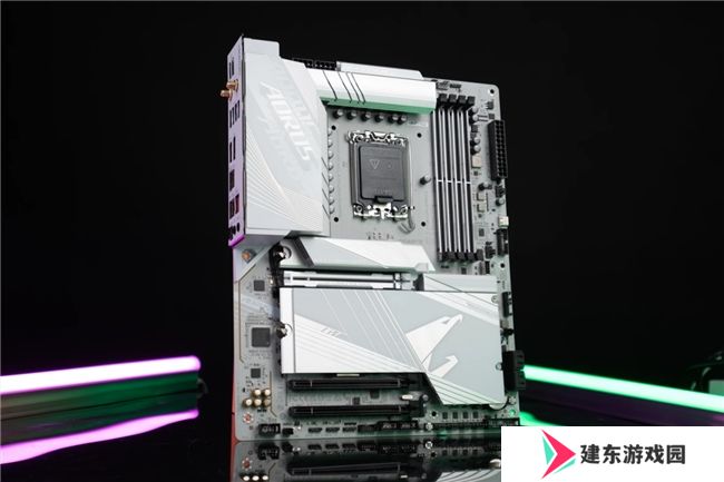 技嘉AORUS硬核跨界，联动各界大咖打造电竞新生态