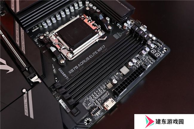 技嘉X870/X870E系列主板新品曝光： AORUS MASTER超级雕焕新启航