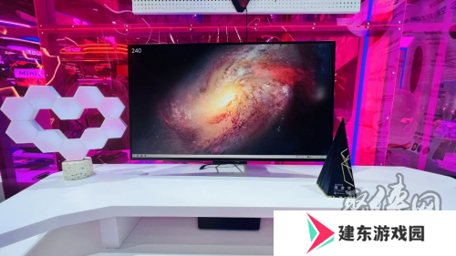 冰川白美学邂逅尖端科技：LG UltraGear™OLED电竞显示器China Joy首秀