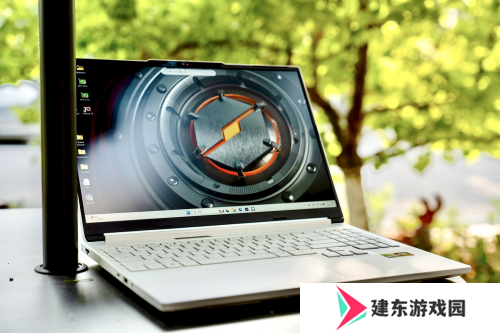 战力觉醒!锐龙9+RTX5070双芯加持，蛟龙16Z Pro撞色美学性能全开